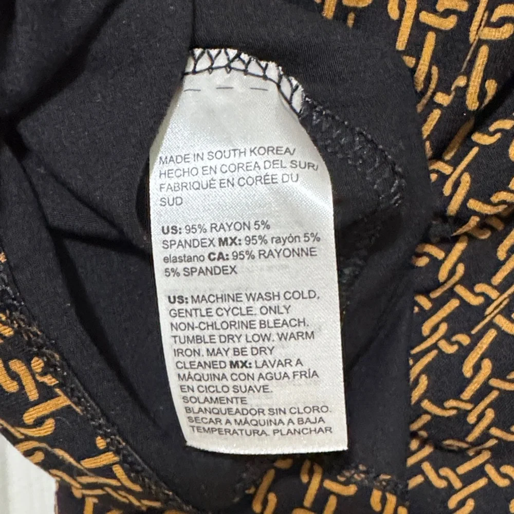 Chico's Black and Tan Geometric Long Sleeve Top Chico size 0 (US size 8) - Picture 5 of 6
